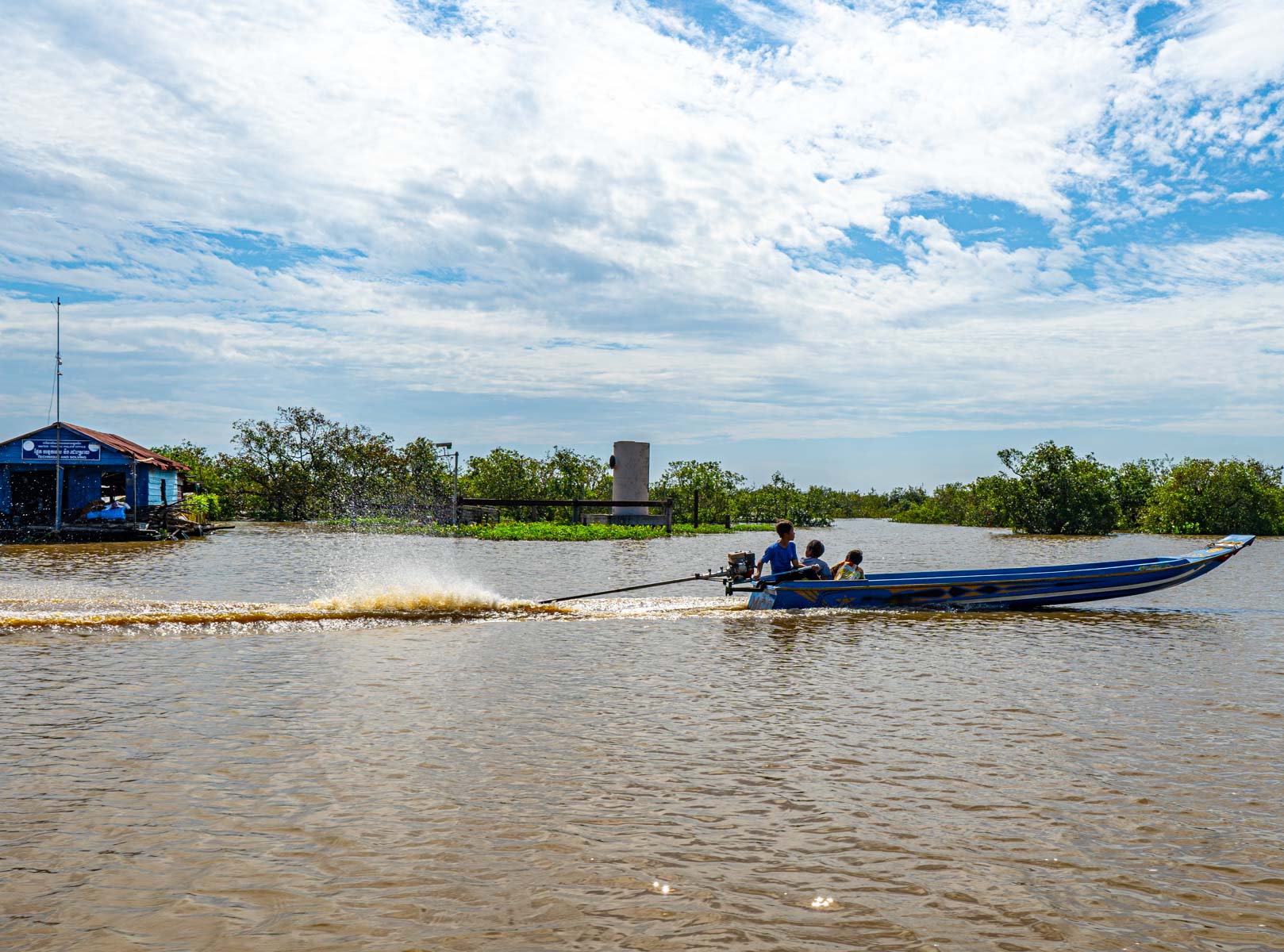 /fm/Files//Pictures/Ido Uploads/Asia/cambodia/All/Tonle Sap - Natives Boat.jpg